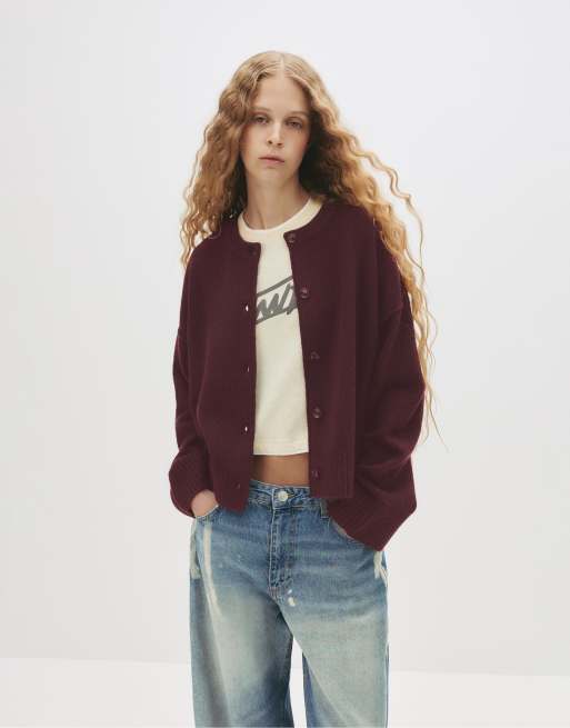 Pull&Bear – Strickjacke in Kastanienbraun mit Raglanärmeln und Knöpfen