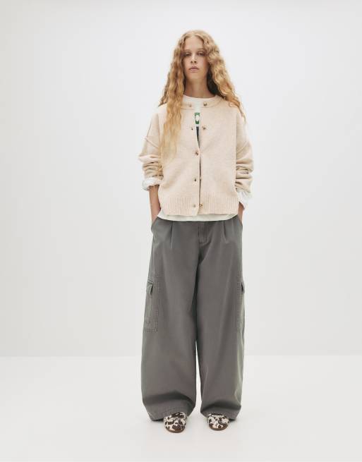 Pull&Bear – Strickjacke in Sand mit Raglanärmeln und Knöpfen, 2 von 4