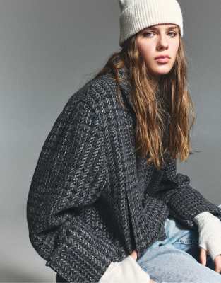 Pull & Bear - Strickmütze in Beige-Neutral