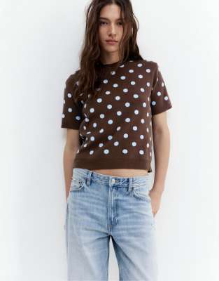 Pull & Bear - Strickoberteil in Braun mit Polka Dots-Brown