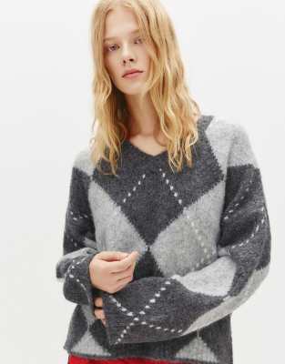 Pull & Bear - Strickpullover in Grau mit Rautenmuster