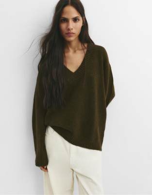 Pull & Bear - Strickpullover in Jägergrün mit V-Ausschnitt