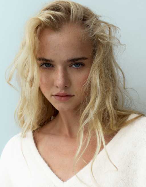 Pull&Bear striktrøje med V-hals i beige, 3 af 7