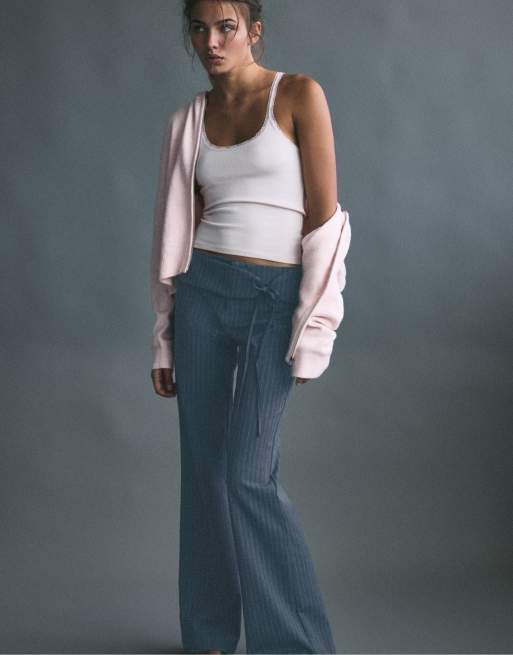 Pull&Bear Striped flared trousers with belt in grey, 5 of 7