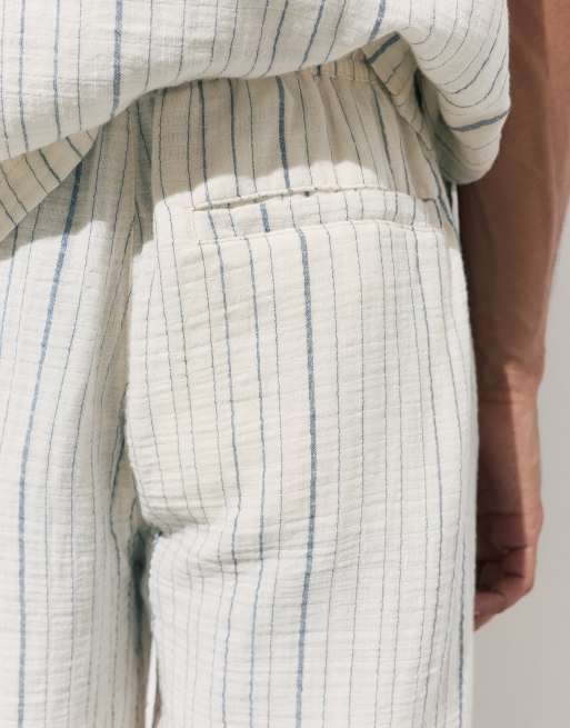 Pull&Bear Striped jogger bermuda shorts in white/navy, 3 of 4
