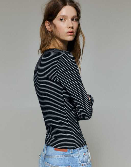Pull&Bear Striped long sleeve t-shirt in striped, 2 of 7