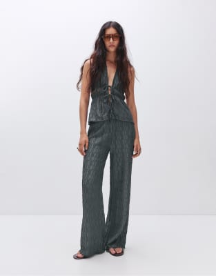 Pull & Bear - Strukturierte, gräuliche Schlaghose-Grau