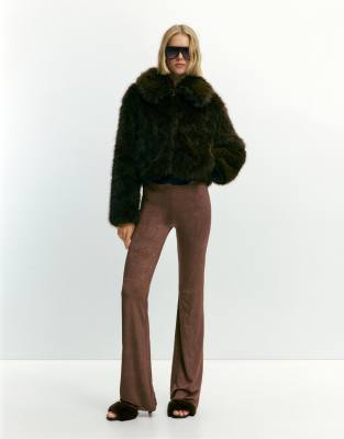 Pull & Bear - Strukturierte Schlaghose in Braun-Brown