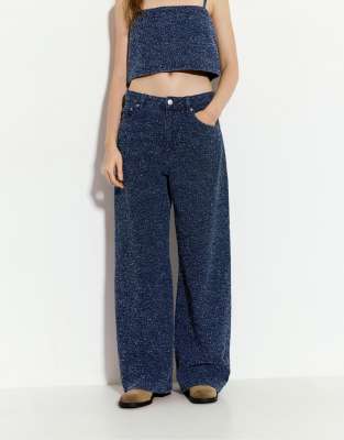 Pull & Bear - Strukturierte, weite Jeans in Marineblau
