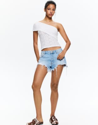 Pull & Bear - Strukturiertes, asymmetrisch geschnittenes Oberteil in Weiß