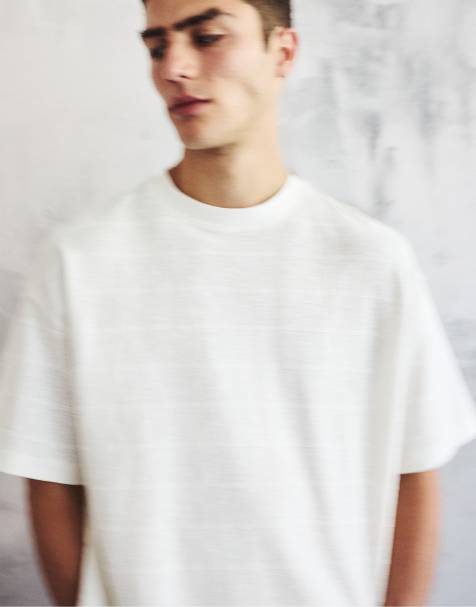Pull&Bear – Strukturiertes, kastiges Oversize-T-Shirt in Wollweiß - view 1