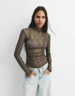 Pull & Bear - Strukturiertes T-Shirt in Khaki-Grün