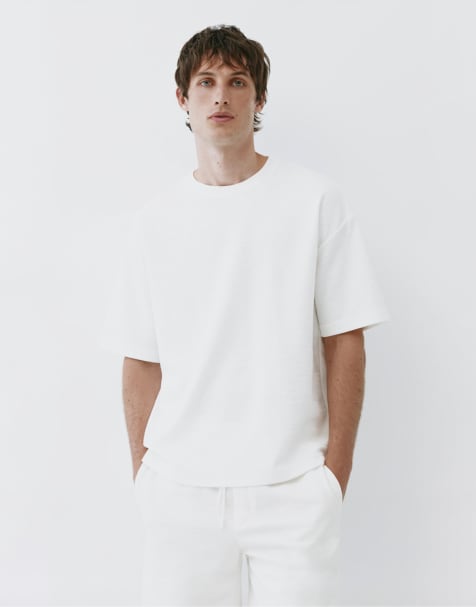 Pull&Bear strukturiertes T-Shirt in Wollweiß mit Relaxed Fit - view 1