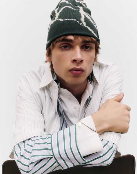 Pull&Bear - STWD - Beanie met grafische print in overig - view 1