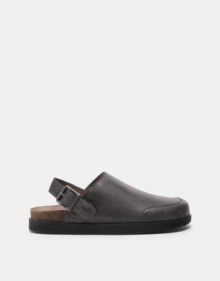Pull&Bear Stwd distressed clogs 