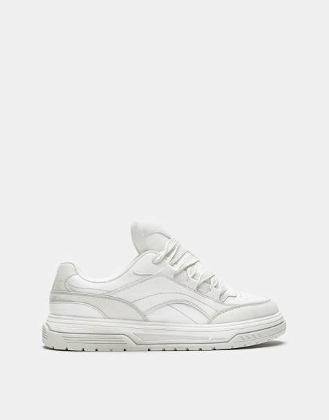 Pull&Bear Stwd distressed skate trainers in white - view 1