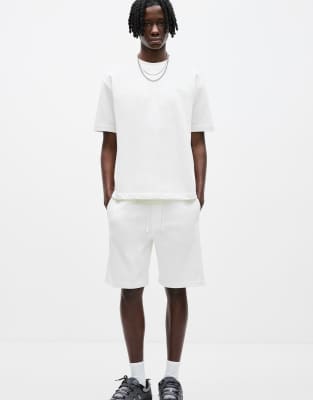 Pull&Bear STWD jogger bermuda shorts in white - view 1