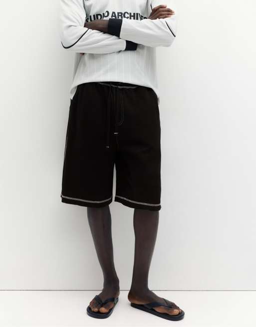 Pull&Bear Stwd jogger bermuda shorts with seams in black, 2 of 4