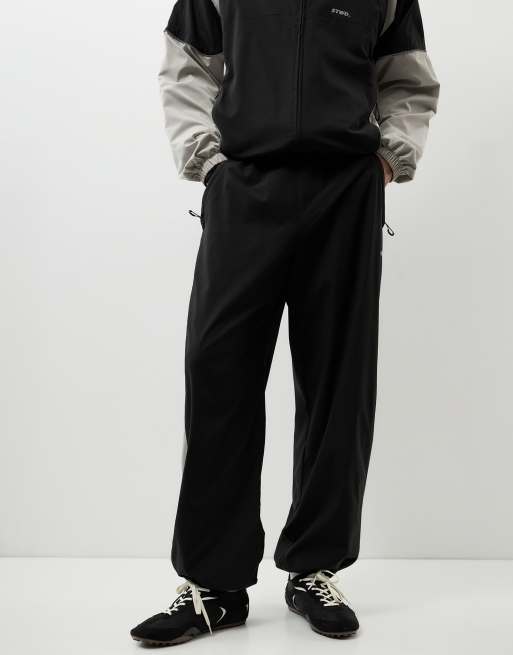 Pull&Bear Stwd panelled joggers in black, 4 of 7