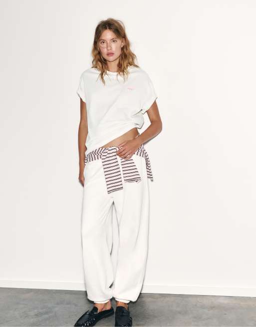 Pull&Bear Stwd ribbon graphic t-shirt in white, 5 of 7