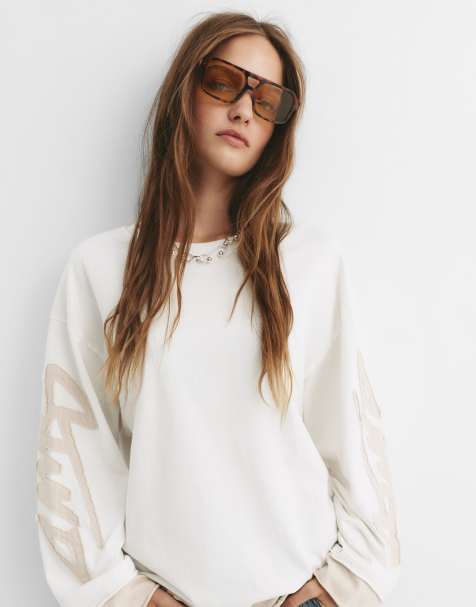 Pull&Bear Stwd t-shirt with contrasting patch in ice