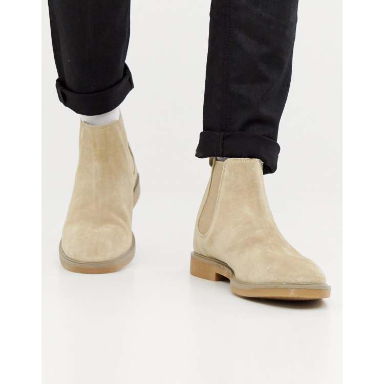 Sand chelsea hot sale boots outfit