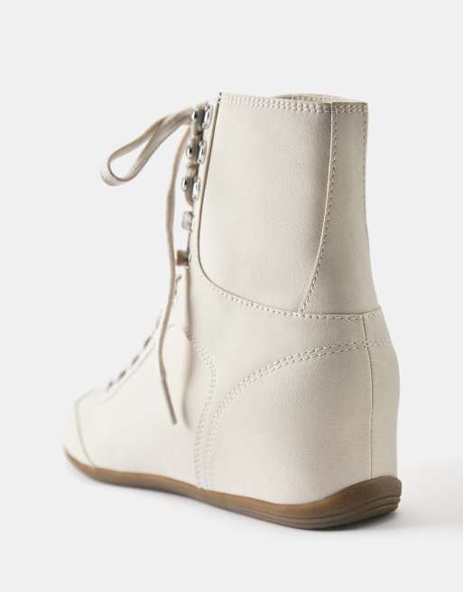 Pull&Bear Suede low-top trainers in cream, 3 of 5