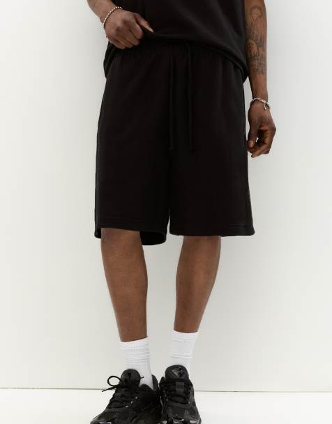 Pull&Bear – Svarta, diagonala bermudashorts i mjukisstil med struktur - view 1