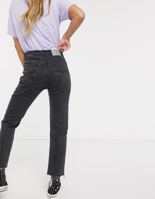 Pull Bear Svarta Stretchjeans I Mom Jeans Modell Med Smal Passform Asos