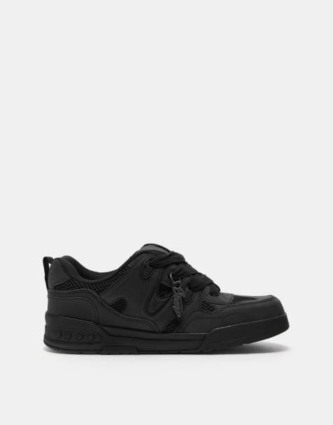 Pull&Bear – Svarta, utsmyckade sneakers i skaterstil - view 1