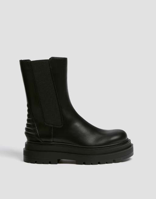 Pull&Bear – Svarta, vadderade, grova chelseaboots