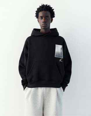 Pull & Bear - Sweat à capuche imprimé - Noir