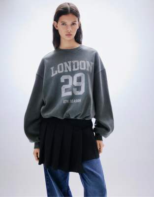 Pull & Bear - Sweat à inscription London 29 » - Noir décoloré-Gris
