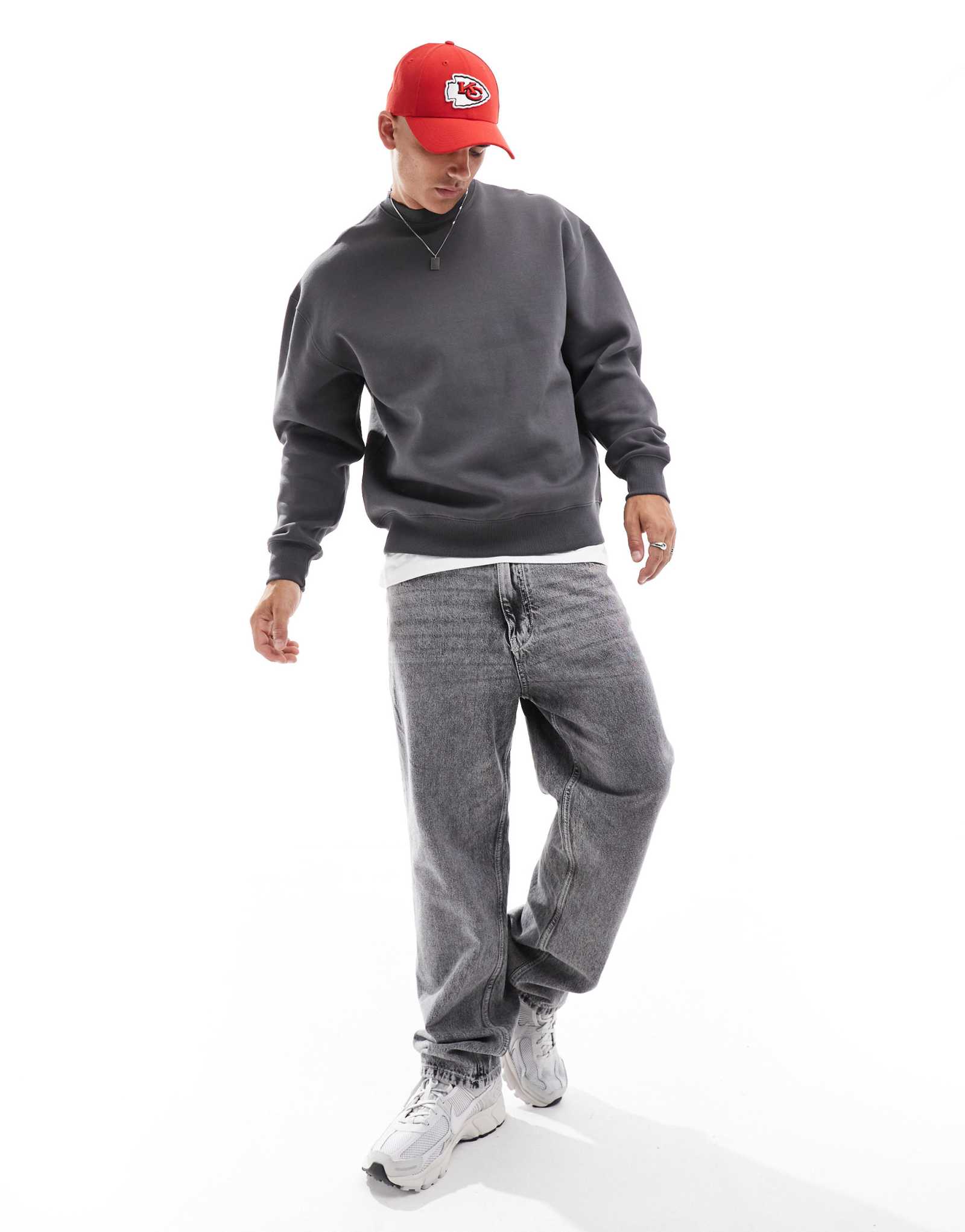 Толстовка Pull-Bear цвета древесного угля 5890₽