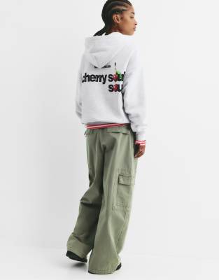 Pull & Bear - Sweatshirt in meliertem Grau mit Kirsche-Grafikprint