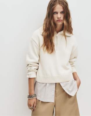 Pull & Bear - Sweatshirt in Sand mit kurzem Reißverschluss und Polokragen-Neutral