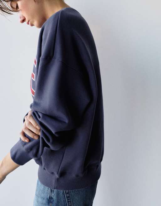 Pull&Bear Sweatshirt mit Grafik und Rundhalsausschnitt in Marineblau, 3 von 6