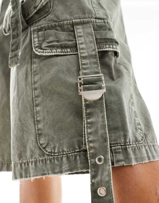 Pull&Bear – Szorty bojówki o wydłużonym fasonie w spranym kolorze khaki z kieszeniami, 2 z 5