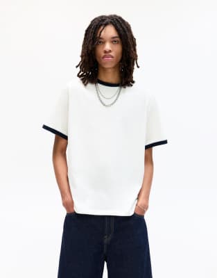 Pull & Bear - T-shirt à bordures côtelées contrastantes - Blanc