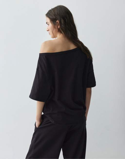Pull&Bear - T-shirt a maniche corte asimmetrica nera, 2 di 7