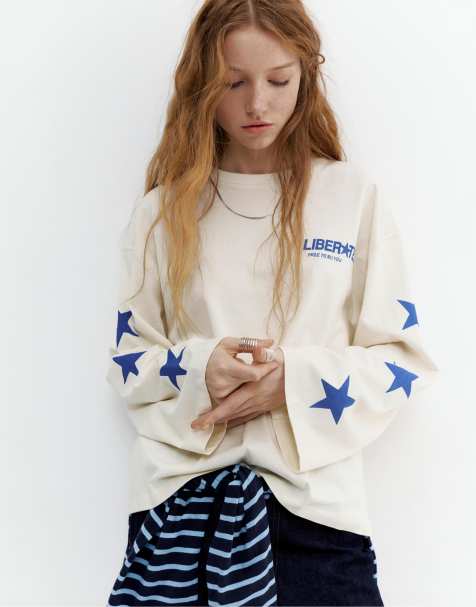 Pull&Bear - T-shirt a maniche lunghe color ghiaccio con grafica di stelle - view 1