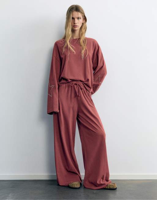 Pull&Bear T-shirt a maniche lunghe con borchie a stella bordeaux, 4 di 7