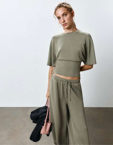 Pull&Bear T-Shirt aus Modal mit Fledermausärmeln in Khaki - view 1