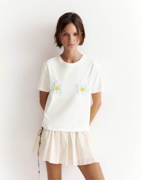 Pull&Bear - T-shirt avec fleurs en perles - Glacier - view 1