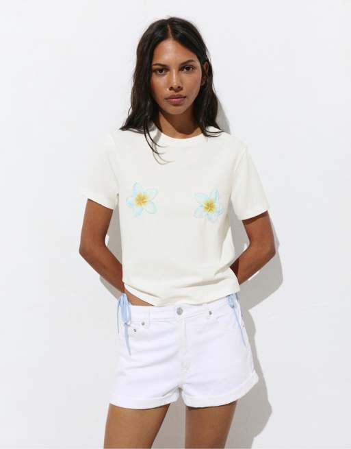 Pull&Bear - T-shirt color ghiaccio con fiori e perline