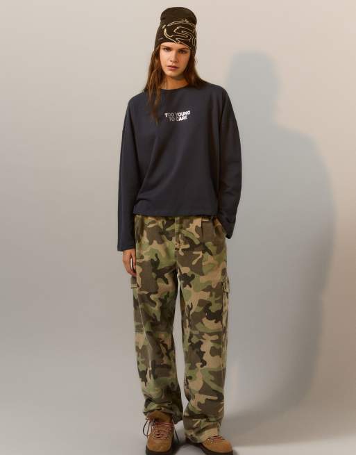 Pull&Bear T-shirt con scritta metallizzata in grigio scuro, 4 di 7