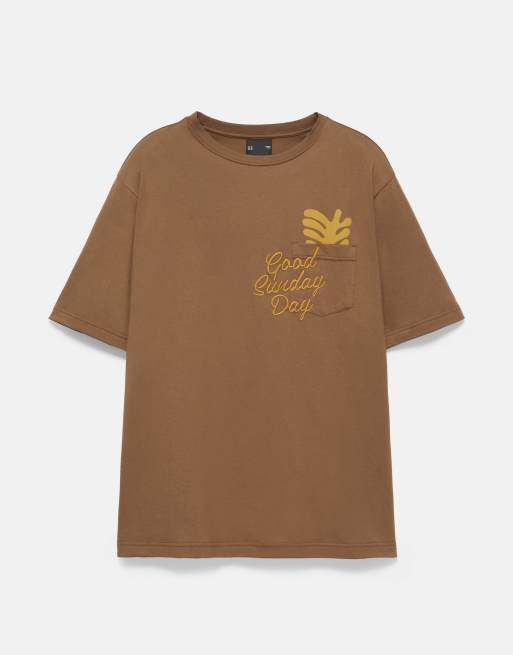 Pull&Bear - T-shirt coupe carrée avec poche à imprimé - Marron, 5 de 7