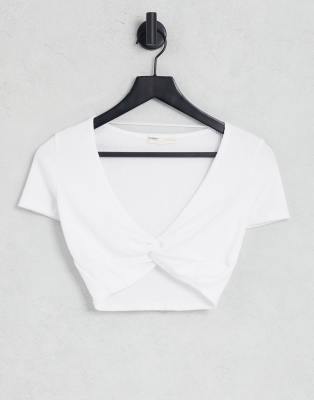 Pull&Bear - T-shirt crop top coupe cache-cœur à manches courtes - Blanc | ASOS