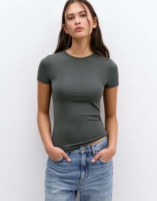 T-shirt Pull&Bear Homme Gris Manches Courtes Taille M - Col Rond Motif Devant