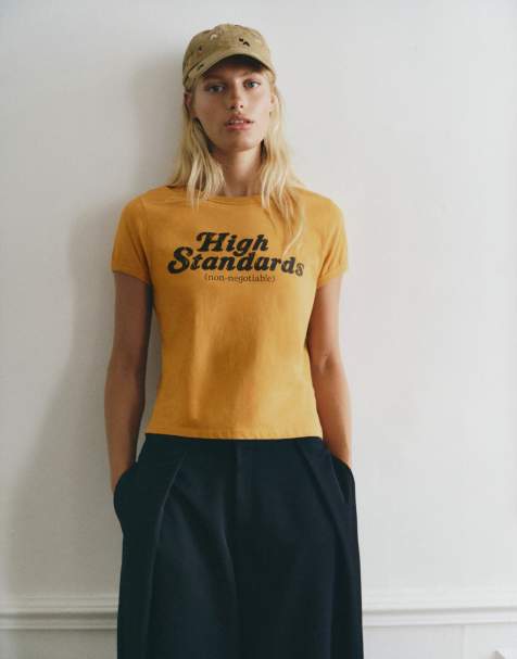 Pull&Bear T-shirt grafica con scritta "Unpopular opinion" color senape - view 1